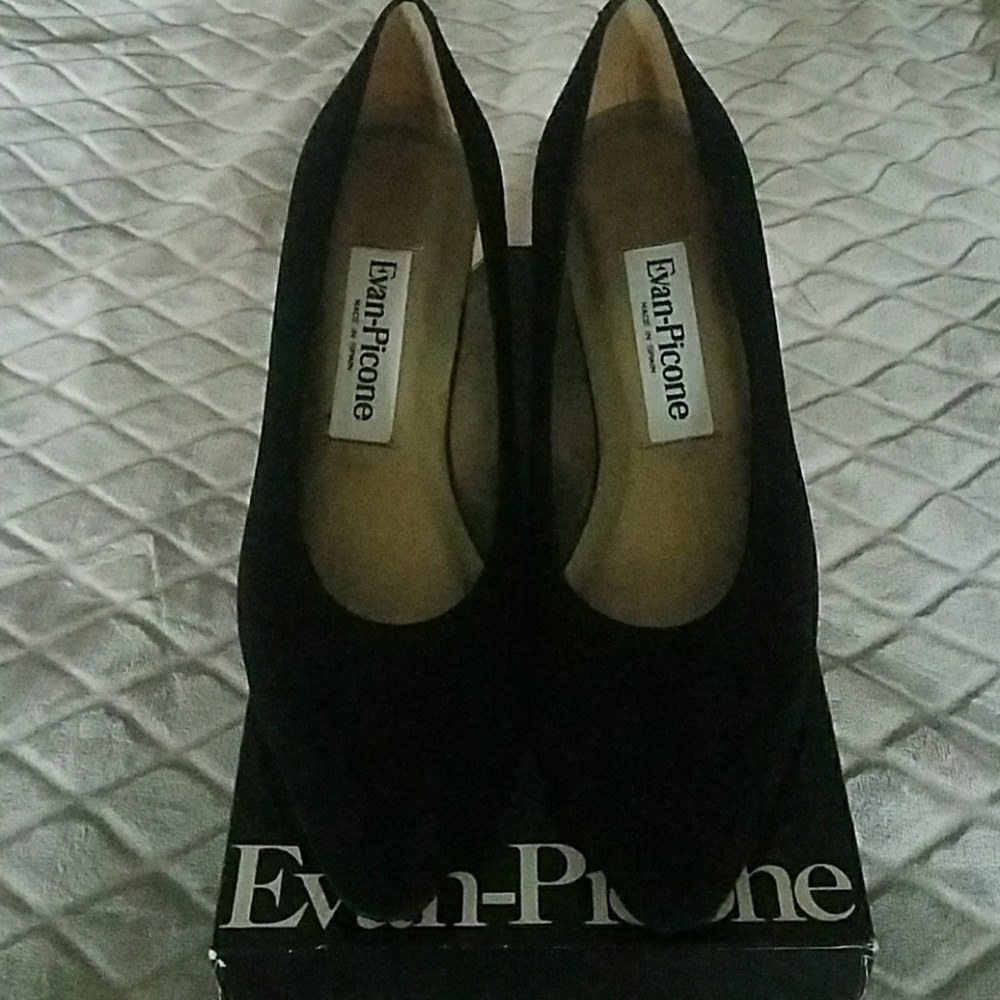 Vtg. Evan Picone Black Suede Pumps SZ 8.5 M